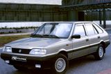 I v 90. letech dostával Polonez pravidelné modernizace, pro rok 1993 tak přišly ke slovu třeba jiná kapota nebo rozšířený rozchod kol.