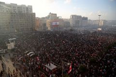 Demonstranti v Bejrútu pronikli na ministerstvo zahraničí, několik lidí je zraněných