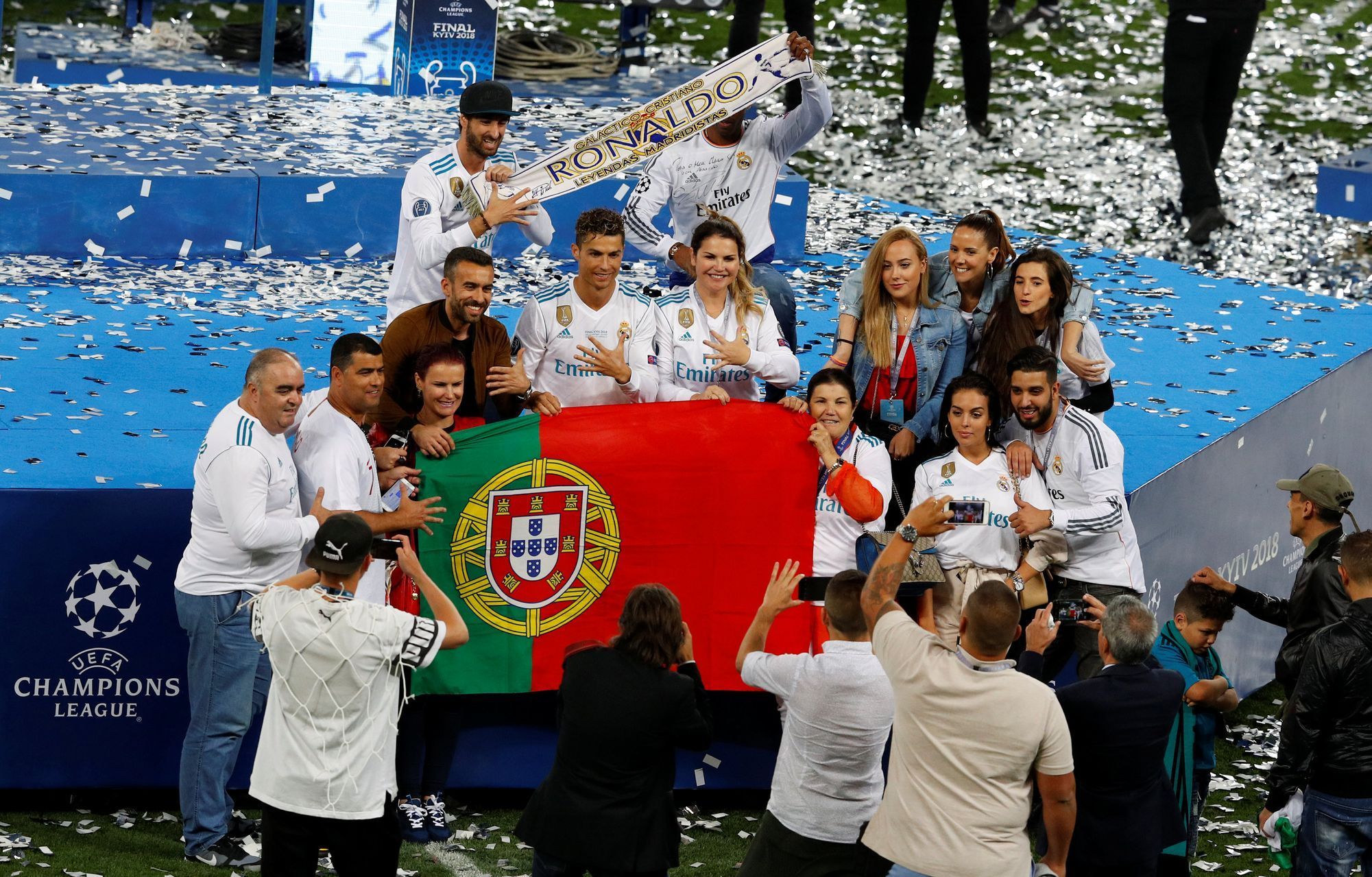 fotbal. Liga mistrů 2017/2018, Real Madrid - Liverpool, Cristiano Ronaldo, Georgina Rodriguezová a Ronaldova rodina slaví triumf