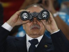 Alžírský prezident Abdelaziz Bouteflika sleduje zahajovací ceremoniál olympijských her.