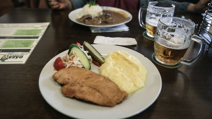 Počet restaurací v Česku roste. Navzdory EET, nedostatku číšníků i zákazu kouření