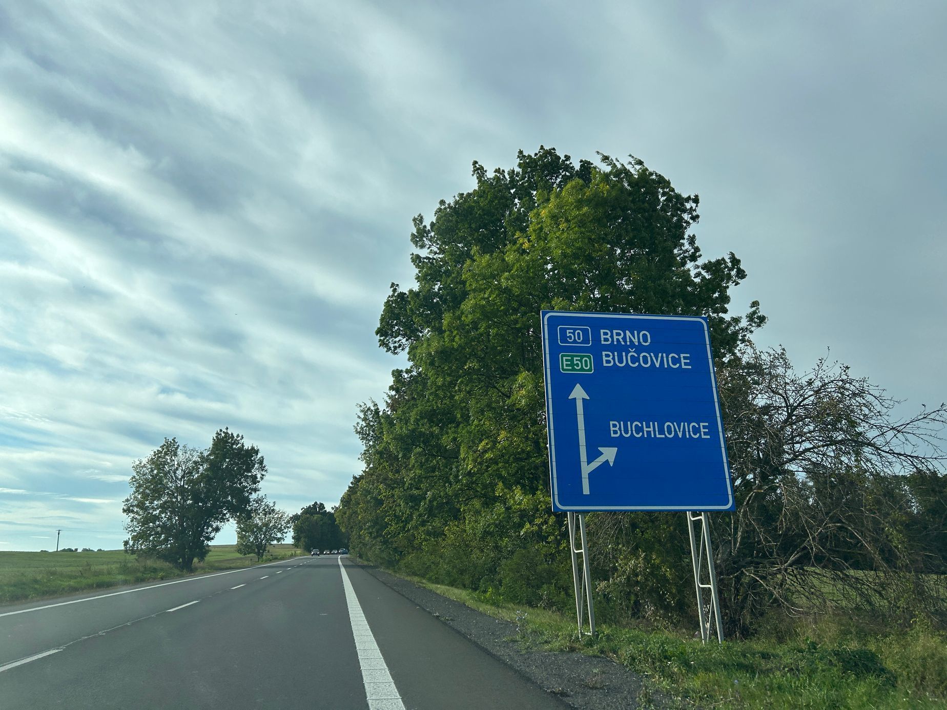 Buchlovské lesy, zatáčky, motorkáři, radary, nehody