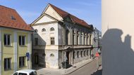 Bývalá synagoga Bet ha-midraš v Demelově ulici je na prodej. Odborníci podle primátorovy náměstkyně Milady Sokolové (ODS) zhodnotili technický stav synagogy a odhadli, že má narušenou statiku a její zajištění by stálo více než šest milionů korun.