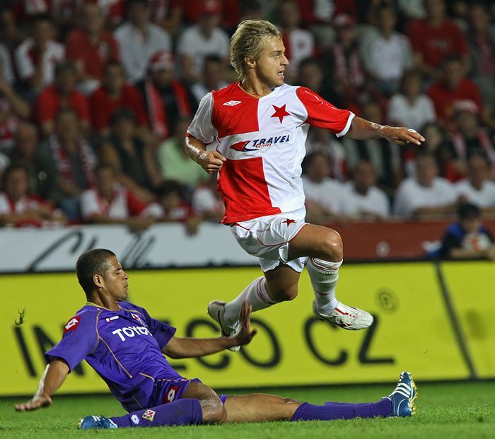 Sk slavia praha vs acf fiorentina hi-res stock photography and