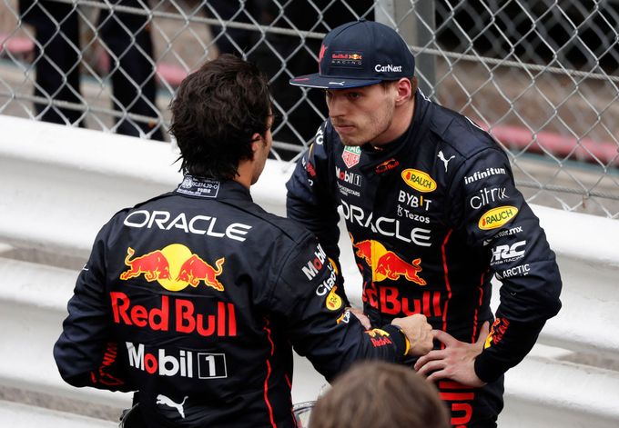 Piloti Red Bullu Sergio Pérez a Max Verstappen po VC Monaka F1 2022