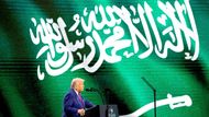 Cesta amerického prezidenta zahrnuje i zastávku ve Spojených arabských emirátech a v Kataru. Na snímku Donald Trump během Saúdsko-amerického investičního fóra v Rijádu.