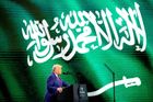 Cesta amerického prezidenta zahrnuje i zastávku ve Spojených arabských emirátech a v Kataru. Na snímku Donald Trump během Saúdsko-amerického investičního fóra v Rijádu.