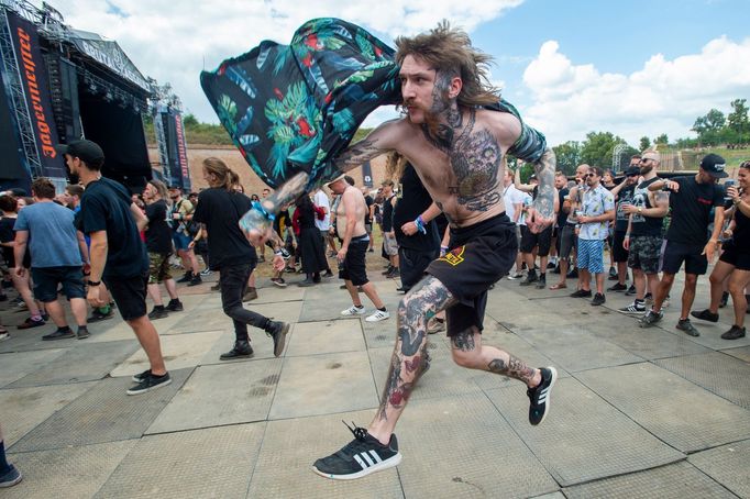 Návštěvníci festivalu Brutal Assault.