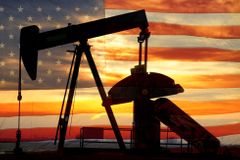 Drill, baby, drill. Američtí těžaři nadšeně tleskají Trumpovi za rušení Obamových regulací