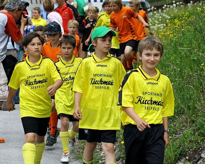 Český reprezentační tým uvítali malí fotbalisté ze Seefeldu, pro které bylo setkání životním zážitkem.