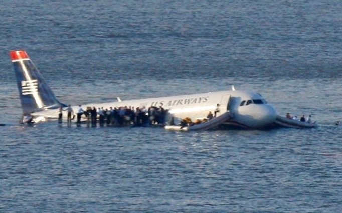 Airbus A320 společnosti US Airways ve čtvrtek nouzově přistál na řece Hudson krátce po startu z letiště La Guardia v New Yorku.