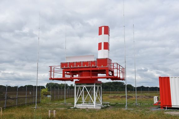 Přesný přibližovací radar PAR-E