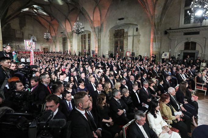 Fotografie z ceremoniálu udílení státních vyznamenání prezidentem ČR Milošem Zemanem na Pražském Hradě. 28. 10. 2019.