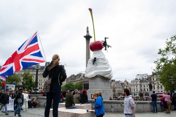 Dílo Heather Phillipsonové nazvané The End na Trafalgarském náměstí.
