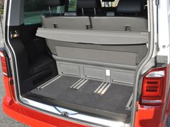 Objem kufru lze v případě potřeby snadno zvětšit díky posunutí zadní lavice.