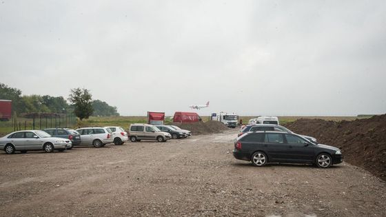 Foto: Amazon začíná u Dobrovíze stavět obří velkosklad