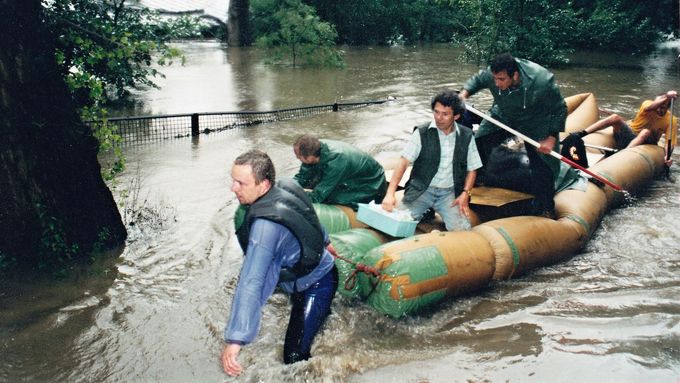 Katastrofální povodně v Česku v letech 1997 a 2002