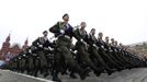 Russian servicemen take part in the Victory Parade on Moscow's Red Square May 9, 2012. Russia celebrates the 67th anniversary of victory over Nazi Germany on Wednesday. REUTERS/Sergei Karpukhin (RUSSIA - Tags: POLITICS ANNIVERSARY SOCIETY TPX IMAGES OF THE DAY) Published: Kvě. 9, 2012, 9:29 dop.