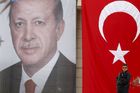 Turecko volí parlament. Erdogan chce posílit svou moc