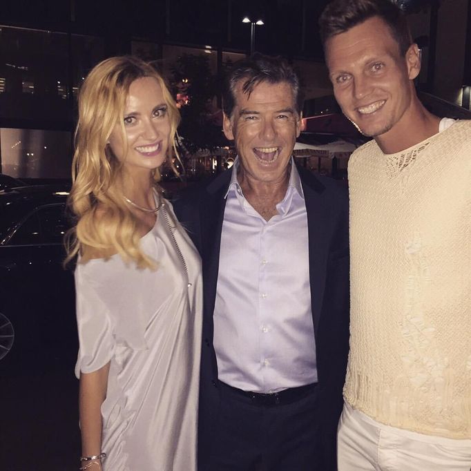 Ester Sátorová, Pierce Brosnan a Tomáš Berdych