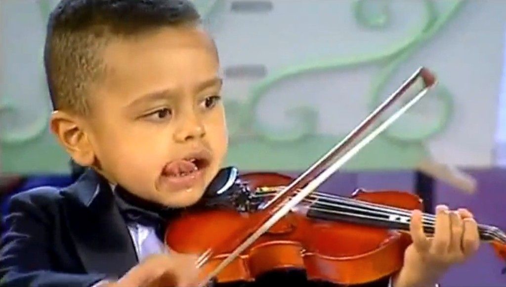 Akim Camara - geniální houslista ve 3 letech