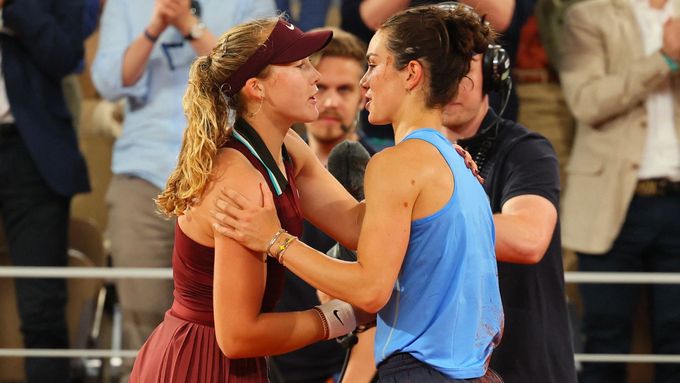 Podívejte se na sestřih duelu mezi Lois Boissonovou a Mirrou Andrejevovou.