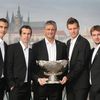 Čeští tenisté se salátovou mísou po triumfu v Davis Cupu 2012