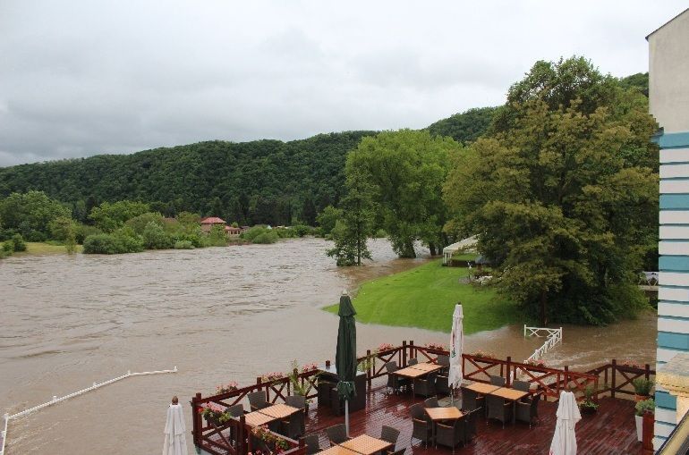 Povodeň červen 2013 - Romantický hotel Mlýn Karlštejn