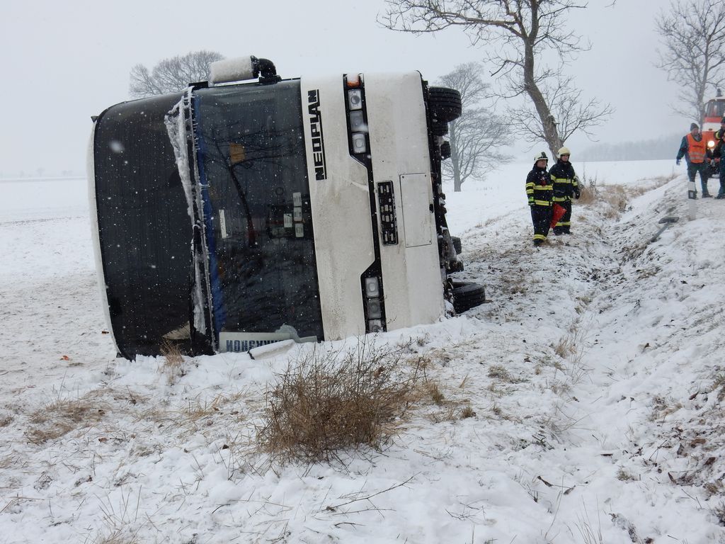 Nehoda autobusu na Náchodsku