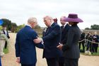 Britský král Karel III. přivítal prezidenta USA Donalda Trumpa a první dámu Melanii Trumpovou v zahradě na panství hradu Windsor.