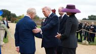Britský král Karel III. přivítal prezidenta USA Donalda Trumpa a první dámu Melanii Trumpovou v zahradě na panství hradu Windsor.