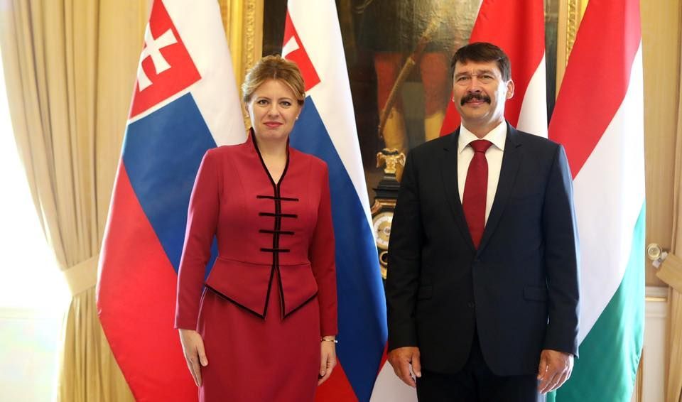Slovenská prezidentka Zuzana Čaputová a její maďarský protějšek János Áder
