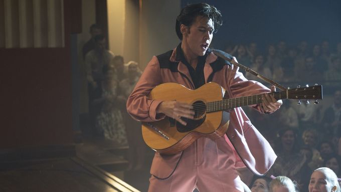 Film o Elvisovi Presleym natočil Baz Luhrmann.