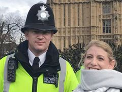 Poslední fotografie policisty Keitha Palmera, který zemřel při útoku v Londýně. Vyfotila se s ním Staci Martinová.