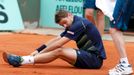 Švýcarský tenista Stanislas Wawrinka je zklamaný z porážky od Francouze Jo-Wilfrieda Tsongy během osmifinále French Open 2012.