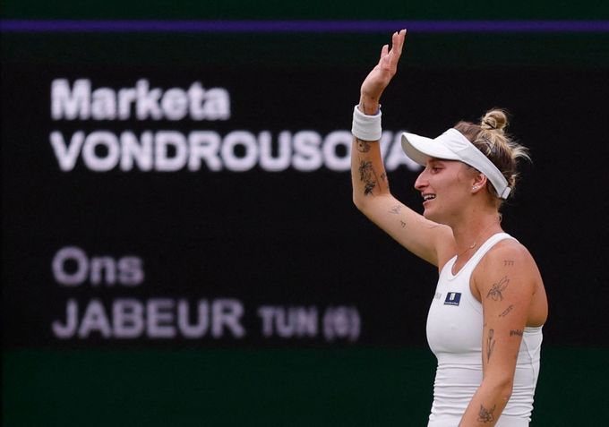 Markéta Vondroušová po vítězství ve fináale Wimbledonu 2023