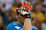 IKER CASILLAS. Další strůjce zlatých časů španělského fotbalu zřejmě v reprezentaci dohrál. Iker Casillas svůj tým rozhodně nepodržel, proti Nizozemí i Chile inkasoval laciné góly a je dalším velkým zklamáním světového šampionátu v Brazílii.