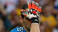 IKER CASILLAS. Další strůjce zlatých časů španělského fotbalu zřejmě v reprezentaci dohrál. Iker Casillas svůj tým rozhodně nepodržel, proti Nizozemí i Chile inkasoval laciné góly a je dalším velkým zklamáním světového šampionátu v Brazílii.