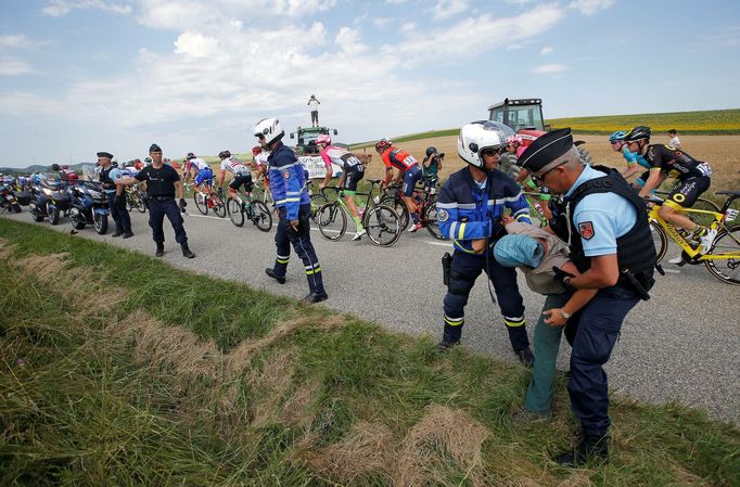 Protesty v 16. etapě Tour de France