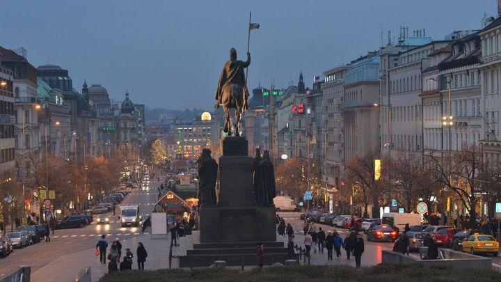 Třetina Čechů si myslí, že většina lidí žije ve městech, kde není v noci bezpečno
