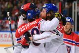 Čeští hokejisté porazili na mistrovství světa v Paříži domácí Francii 5:2 a po páté výhře v řadě jsou blízko postupu do čtvrtfinále.