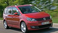 10. místo patří Volkswagenu Touran. Ten si ženy podle zkušeností autobazaru kupují právě proto, že toho MPV má velký kufr a je uvnitř prostorné.