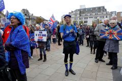 Video: Odklad brexitu nemusí stačit. Podívejte se, co by přinesl tvrdý rozvod s EU