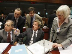 Francouzský ministr zahraničí Bernard Kouchner šéfuje Radě ministrů EU v Bruselu