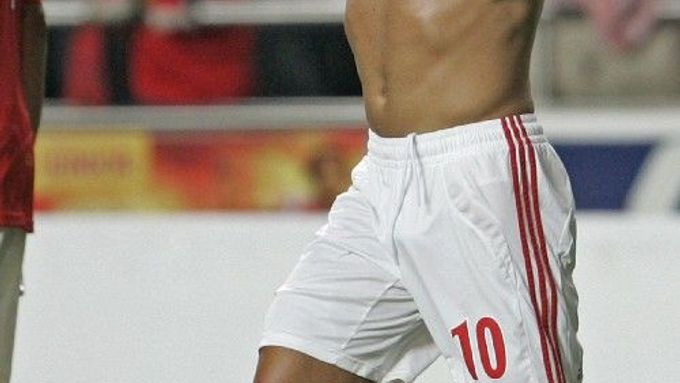 Rui Costa z Benficy Lisabon slaví druhý gól v síti FC Kodaň ve třetím předkole Ligy mistrů.