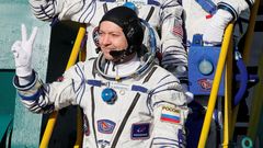 Posádka kosmické ruské lodi Sojuz MS-11, která odletí k ISS