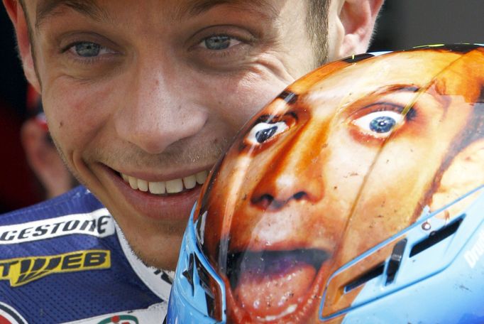 Valentino Rossi 
Volný mix pěkných fotek k možnému výběru či výmazu a zařazení do fotogalerie