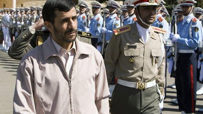 Prezident Ahmadínežád v Teheránu před odletem do New Yorku