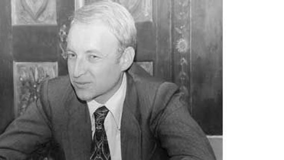 Mezi politikou a tuplákem. Kariéra Edmunda Stoibera v obrazech