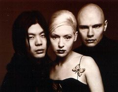 Tehdy byli ještě kamarádi. James Iha, D´arcy Wretzky a Billy Corgan